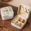 Caja Pequeña Portátil para Joyería Diseño de Compartimentos para Llevar en Viaje para Guardar Aretes Collares Anillos Organizador de Accesorios