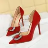 626-K69 Zapatos de Mujer Estilo Europeo y Americano Laterales Huecos Punta Afilada Boca Baja Zapatos de Satén y Sedas Tacones Altos de Aguja Tacón Súper Alto Hebilla de Pedrería