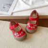 Zapatos casuales bordados de princesa para niñas, nueva colección otoño 2026, zapatos pequeños de piel con cierre de velcro, zapatos para bebé con pedrería y suelas suaves