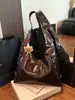 Bolsa de Ombro e Axila Retro Brilhante com Rebites Transfronteiriça Moda Europeia e Americana Bolsa de Motocicleta Simples Grande Capacidade Bolsa Tote Versátil