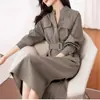 Vestido de Temperamento para el Trabajo Estilo 2026 Otoño Nuevo Cuello en V Ceñido a la Cintura Adelgazante Manga Larga Vestido Camisa Mujer