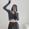 Nova Moda Primavera e Outono Camiseta de Manga Longa Plissada Curta com Decote V Slim Fit Stretch Cintura Alta Exposição Cor Sólida Camisa Base Top