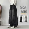 Vibe de rua americana jeans retrô desgastado para homens, estação outono, caimento solto, cor sólida, corte reto, levemente alargado, modelador, calça longa moderna