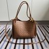 2024 Outono e Inverno Grande Pára-quedas Bolsa Couro Genuíno Bolsa Feminina Tecido Mão Cesta de Vegetais Bolsa Ombro Único Crossbody Bolsa