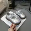 Zapatos cerrados de piel para niña, Novedad Primavera 2026 Estilo Coreano Lazo de Perla Modernos y Versátiles Zapatos Casuales de Princesa