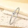 Pulsera de Acero de Titanio con Incrustaciones de Diamantes y Gypsophila, Resistente al Agua y que No se Desvanece, Chapada en Oro de 18 Quilates, Estilo Ins Versátil, Joyería para Pulsera, Europea y Americana Transfronteriza