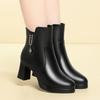 Botas curtas de couro macio de salto alto, sapatos para mães, sapatos de algodão, forrados com lã, botas femininas espessas, botas femininas fofas da moda, sapatos de couro de inverno