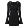 Vestido tejido con adornos de perlas negras, manga larga, cuello cuadrado, corte ajustado corto, estilo europeo y americano, ropa de mujer transfronteriza