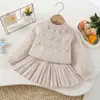 Conjunto de Suéter Infantil Outono e Inverno Novo Menina Bebê Tricotado à Mão com Bolas Saia Estilo Coreano Estilo Estrangeiro Suéter com Recortes de Manga Longa