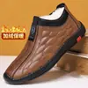 Zapatos de algodón 2024 invierno nuevos para hombre, forrados con vellón, gruesos, cómodos, de fondo suave, casuales, de cuero, zapatos de algodón cálidos y fríos de invierno