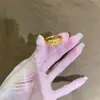 Nuevo anillo de corazón a corazón para mujer, diseño de nicho Ins, doble corazón, sensación de alta gama, anillo abierto para dedo índice, venta al por mayor de joyería