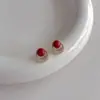 Nova Entrada Brincos de Pérola Vermelha com Strass de Luxo para Mulheres Design de Nicho Pequenos Simples e Exquisitos Moda Brincos de Alta Qualidade