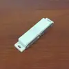 Ventas directas del fabricante: Imán de placa de hierro de un solo agujero de plástico y nailon para gabinete, pestillo magnético fuerte para puerta de gabinete, accesorios de pestillo para armario y estantería