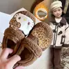 Sapatos Birkenstock Femininos Sapatos Peludos Estilo Inverno 2026 Sapatos de Algodão Quente com Plus Velvet para Meninas Bebês Sola Macia Sapatos de Princesa