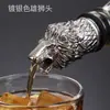 Venta al por mayor de fábrica vertedor de vino con cabeza de ciervo salvaje aleación de zinc vertedores de vino elegantes boca de vino con cabeza de ciervo cabeza de animal plomo de vino