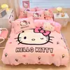 Sanrio My Melody Dibujo Animado Juego de Cuatro Piezas de Terciopelo de Leche Ropa de Cama Gruesa y Cálida con Sábana Bajera de Felpa, Funda de Edredón y Sábana Ajustable