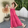 Vestido de tirantes estilo vacacional A-line, delgado, elegante, rosa brillante, moda casual juvenil de verano 2026
