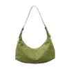Nova bolsa feminina com tachas de poá, bolsa de ombro fashion com rebites, bolsa de ombro e transversal popular de grande capacidade
