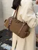 Bolsa de almohada estilo Maillard de diseño de nicho transfronterizo para mujer, nueva para Otoño/Invierno 2026, gran capacidad, para el trabajo, de un solo hombro, para llevar debajo del brazo