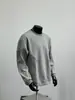 Sudadera de cuello redondo con empalme y manga larga, estilo americano moderno, marca nueva de otoño 2025, suéter sencillo casual gris para hombre
