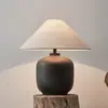 Lámpara de mesa de arcilla estilo Wabi-Sabi japonés Lámpara de mesa de cerámica gruesa estilo chino Decoración para sala de estar Hotel Casa de huéspedes Dormitorio de diseñador Mesita de noche