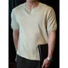 Camiseta Masculina Manga Curta Gola V, Cor Sólida, Gola Henley Simples, Estilo Old Money, Slim Fit para Negócios, Seda de Gelo, Verão, Atacado de Fábrica Transfronteiriço