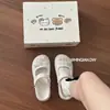 Zapatos tipo ballet perforados para mujer, nuevo modelo de verano 2026, con moño en forma de corazón, antideslizantes, puntera cerrada, sandalias de exterior Mary Jane