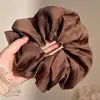 Goma para el pelo con estampado de leopardo marrón para otoño e invierno para mujer, scrunchie elegante y sofisticado para peinados de moño