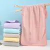 Toallas de baño de vellón de coral transfronterizas al por mayor, rayadas, gruesas, absorbentes, de secado rápido, extragrandes, con rayas finas, Clase A, toallas suaves lavables para parejas.