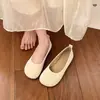 Mocassins de camurça com bico redondo, estampa de leopardo, para primavera e outono, versáteis, moda 2026, slip-on, sapatos baixos sem cadarço para mulheres