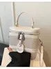 Bolso de mano pequeño de lujo ligero transfronterizo para mujer, nuevo modelo de otoño 2026, patrón tejido, versátil y moderno, bolso cuadrado pequeño de un solo hombro y cruzado