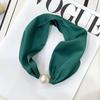 Lenço Quadrado Pequeno de Luxo de Entrada Francês Primavera e Verão Colar de Pérolas Lenço com Fivela Magnética para Preguiçosas Lenço Feminino com Corrente Clavicular