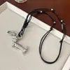 Colar de Cachorro Dachshund com Design de Nicho para Mulheres, Estilo Longo, Personalizado, Moderno, Acessório Pingente de Cachorro de Metal de Alta Qualidade Corrente para Suéter