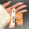 Lindo llavero de Sanrio con colgante de muñeco de dibujos animados para coche, accesorios para bolso, adornos colgantes, pequeño regalo al por mayor
