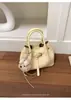 Bolso cubo elegante de mano para mujer, nueva versión coreana 2026, bolso de hombro simple y moderno, bolso cruzado de nicho para mujer