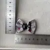 Acessórios fofos de laço xadrez texturizado em formato de coração para meias, bolsas, bonecos de animais de estimação, materiais decorativos, decorações de sapatos DIY e celulares
