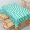 Directo de fábrica en stock venta al por mayor mantel de fiesta a cuadros mantel de plástico desechable 137*274