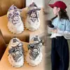 Zapatillas de Correr para Niños 2026 Primavera y Otoño Nuevos Accesorios de Laboratorio Zapatos para Niños Niños Medianos y Mayores Zapatos de Papá Niñas Zapatos Deportivos