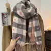 Bufanda de Cuadros Gruesa y Cálida de Yu Shuxin para Mujer, Versátil para Otoño e Invierno, Bufanda para el Cuello de Estudiante, Bloqueo de Color al por Mayor