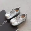 Sapatos de couro para meninas, sapatos de princesa, sapatos Mary Jane vermelhos de sola macia para primavera e outono para bebês meninas, sapatos rasos com laço, preto