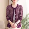 Elegante cárdigan de punto estampado para mujeres de mediana edad y mayores, chaqueta de botones con cuello redondo, atuendo de otoño para mamás, top fino y holgado