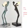 Lámpara de escultura abstracta de bola de personaje Lámpara de sala de exposiciones lámpara de oficina de ventas de hotel Lámpara de decoración artística lámpara de león lámpara de pie con forma humana
