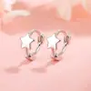Brincos de argola em formato de estrela para meninas, simples e versáteis, estilo curto adequado para cabelos curtos, versão coreana, adequados para uso diário, populares entre influenciadores, não precisam ser removidos ao dormir
