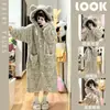 Pijama de Forro Polar Coral con Estampado de Leopardo Oso Pequeño para Mujer, Invierno, con Terciopelo Adicional, Grueso, Cálido, Franela, con Capucha, Bata de Longitud Media para Invierno