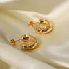 E705 Brincos em Forma de C com Padrão Irregular Martelado e Zircônia Inlaid Estilo Europeu e Americano Transfronteiriço Brincos de Cobre Banhados a Ouro 18K Fabricante de Joias Femininas
