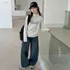 2026 Conjunto Nuevo Estilo Otoño para Niñas Nuevo Conjunto de Dos Piezas para Niños con Cremallera Media y Cuello Alto Base Pantalones de Mezclilla Top para Niñas