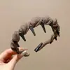 Diadema de Nuevo Estilo 2026 con Diseño de Corona Alta, Elegante Pasador de Perlas Artificiales, Diadema de Lujo Ligero Inspirada en Chanel para Uso Diario con Dientes