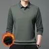 Nuevo T-shirt de invierno para hombre con solapa a rayas talla mediana Verde moda casual para hombre moda de dos piezas falsas top de base venta al por mayor