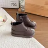 Novos estilos de outono e inverno: sapatos de couro patchwork, sapatos de algodão para meninos, sapatos forrados com fleece, botas de couro para meninas, sapatos de caminhada infantis e botinhas de bebê