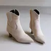 Botas de moda botas cortas europeas y americanas de tacón medio puntiagudo talla grande botas de mujer 40 transfronterizas 50 botas de jinete pedrería comercio exterior nuevas